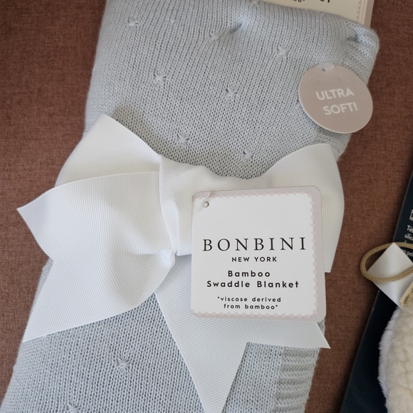 Bonbini Bamboo Swaddle Blanket & Itzy Ritzy Sweetie Pal Set - Picture 2 of 3